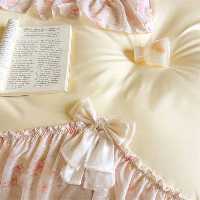 91家纺网 家纺一手货源 找家纺 富盛家纺 2026新款水洗亲肤棉雪纺蕾丝刺绣法式床裙韩版四件套 浪漫主义-黄