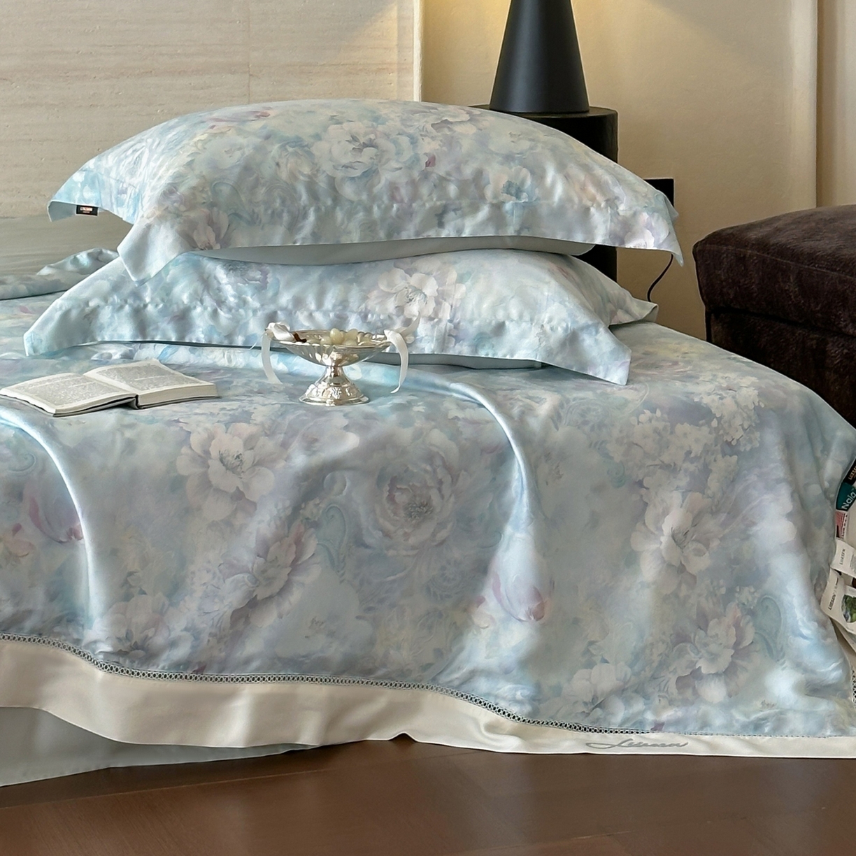 91家纺网 家纺一手货源 找家纺 丽笙被芯 2026新款A类兰精天丝数码印花Naia镂空夏被夏凉被空调被-系列二 秘密花园蓝