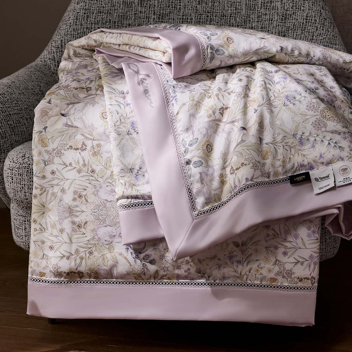 91家纺网 家纺一手货源 找家纺 丽笙被芯 2026新款兰精天丝数码印花蚕丝镂空夏被夏凉被空调被 瑞纳斯-紫
