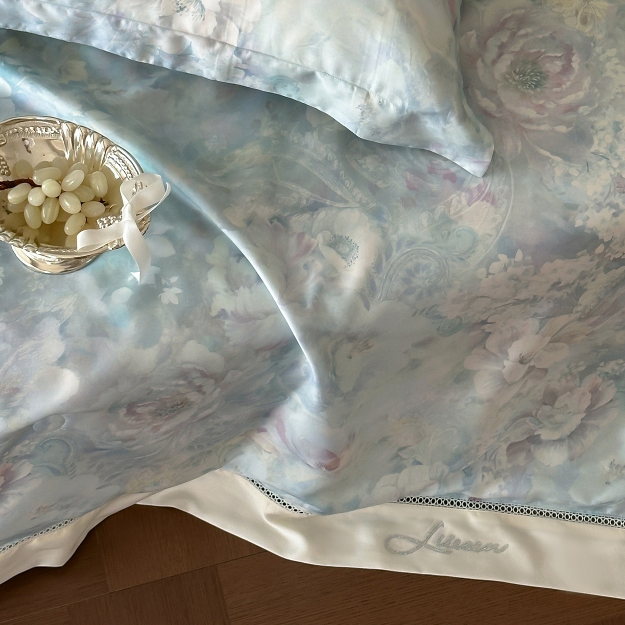 91家纺网 家纺一手货源 找家纺 丽笙被芯 2026新款A类兰精天丝数码印花Naia镂空夏被夏凉被空调被-系列二 秘密花园蓝