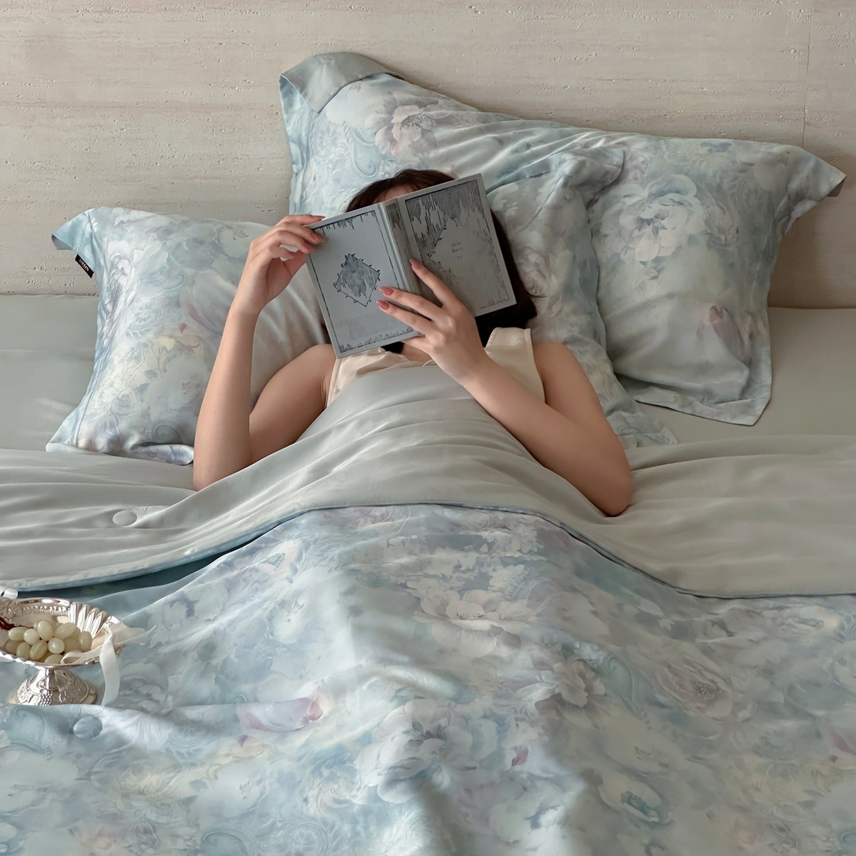 91家纺网 家纺一手货源 找家纺 丽笙被芯 2026新款A类兰精天丝数码印花Naia镂空夏被夏凉被空调被-系列二 秘密花园蓝
