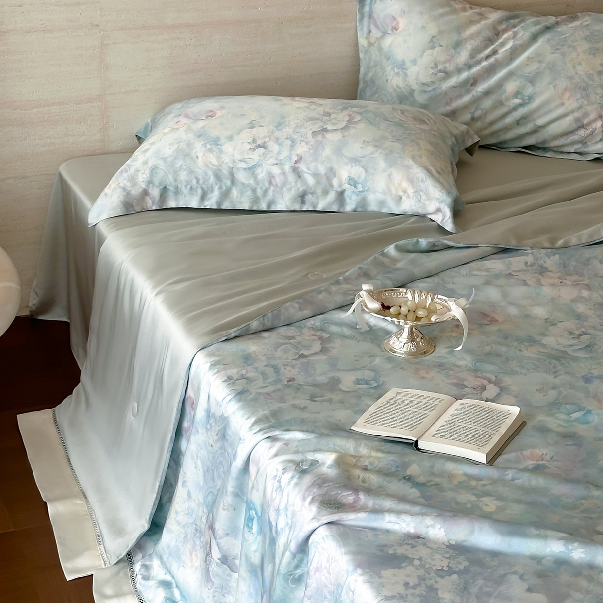 91家纺网 家纺一手货源 找家纺 丽笙被芯 2026新款A类兰精天丝数码印花Naia镂空夏被夏凉被空调被-系列二 秘密花园蓝