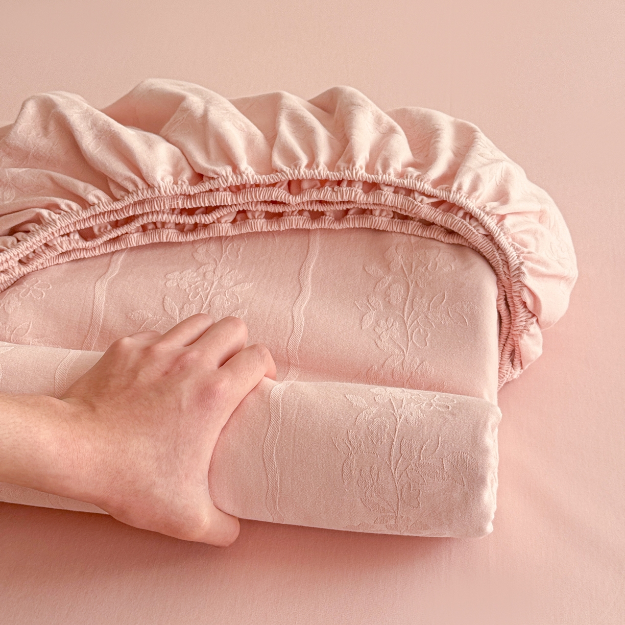 91家纺网 家纺一手货源 找家纺 （总）眠博士 2026新款60S水洗立体提花床笠-场景二