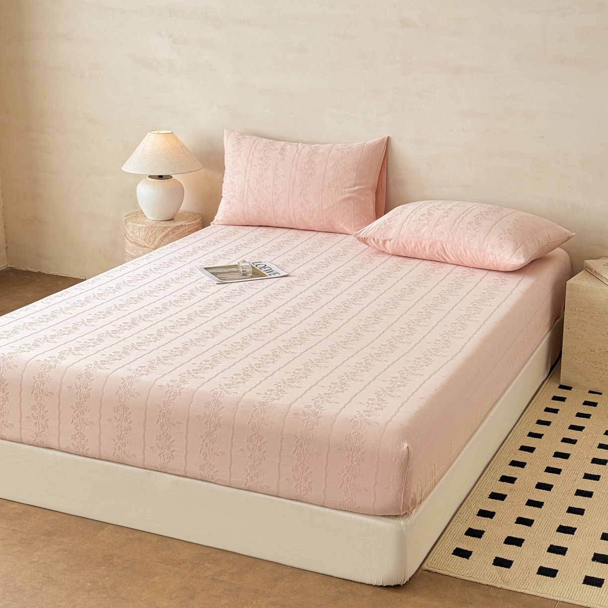 91家纺网 家纺一手货源 找家纺 （总）眠博士 2026新款60S水洗立体提花床笠-场景二