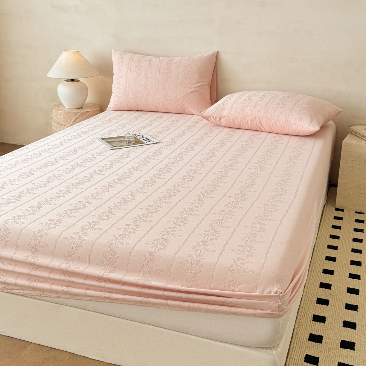 91家纺网 家纺一手货源 找家纺 （总）眠博士 2026新款60S水洗立体提花床笠-场景二