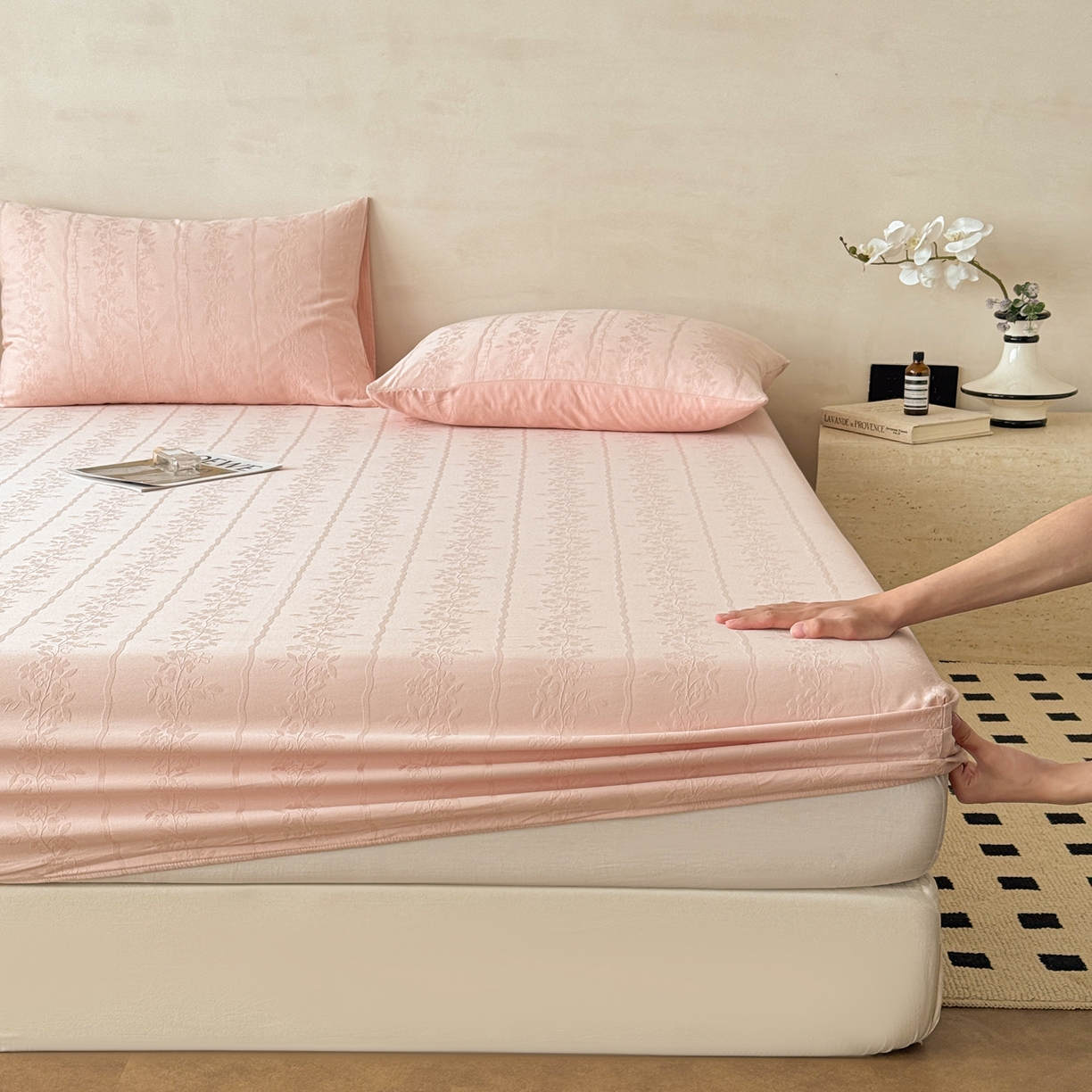 91家纺网 家纺一手货源 找家纺 （总）眠博士 2026新款60S水洗立体提花床笠-场景二