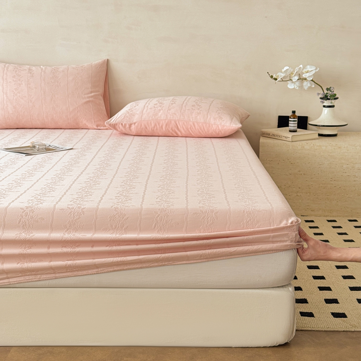 91家纺网 家纺一手货源 找家纺 （总）眠博士 2026新款60S水洗立体提花床笠-场景二