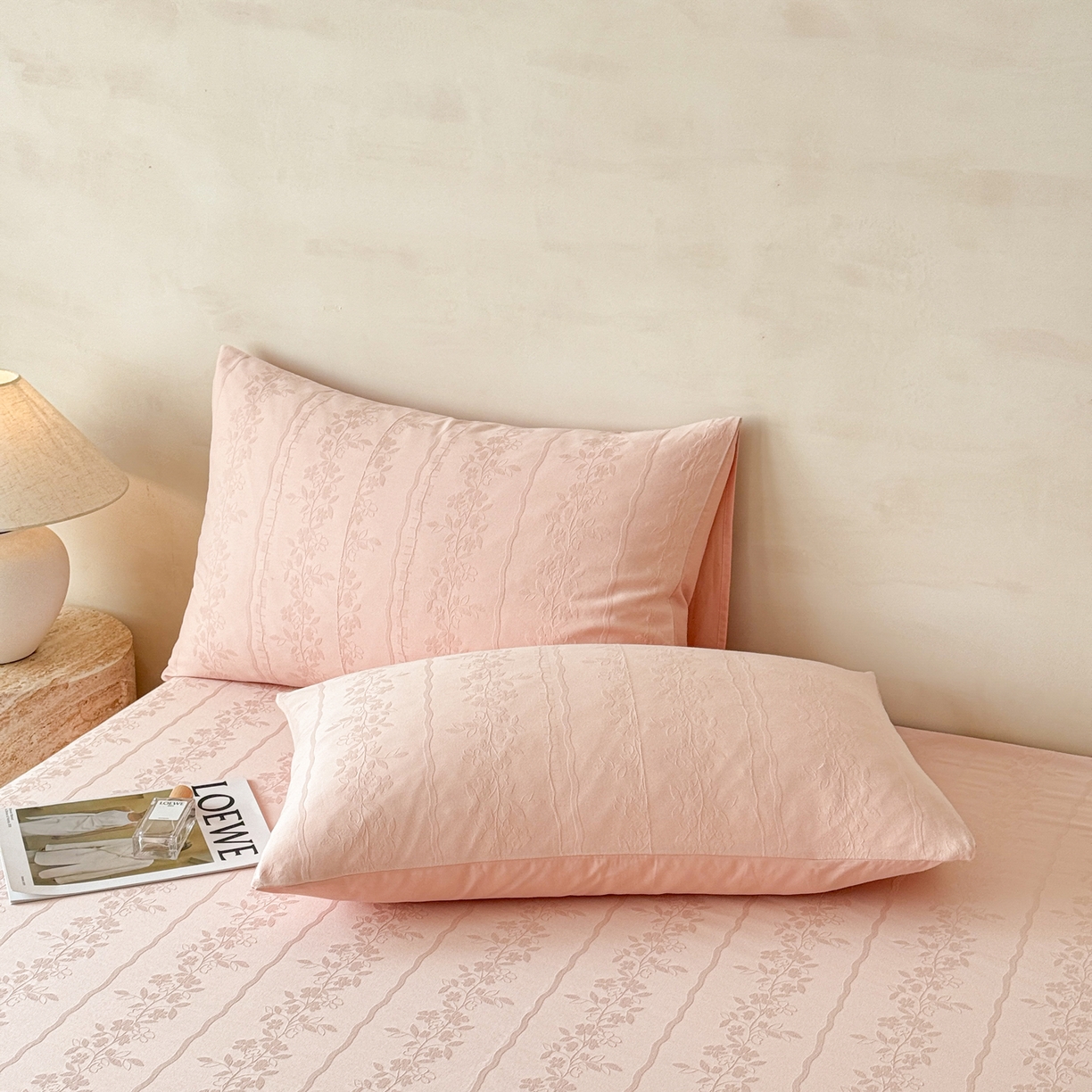 91家纺网 家纺一手货源 找家纺 （总）眠博士 2026新款60S水洗立体提花床笠-场景二