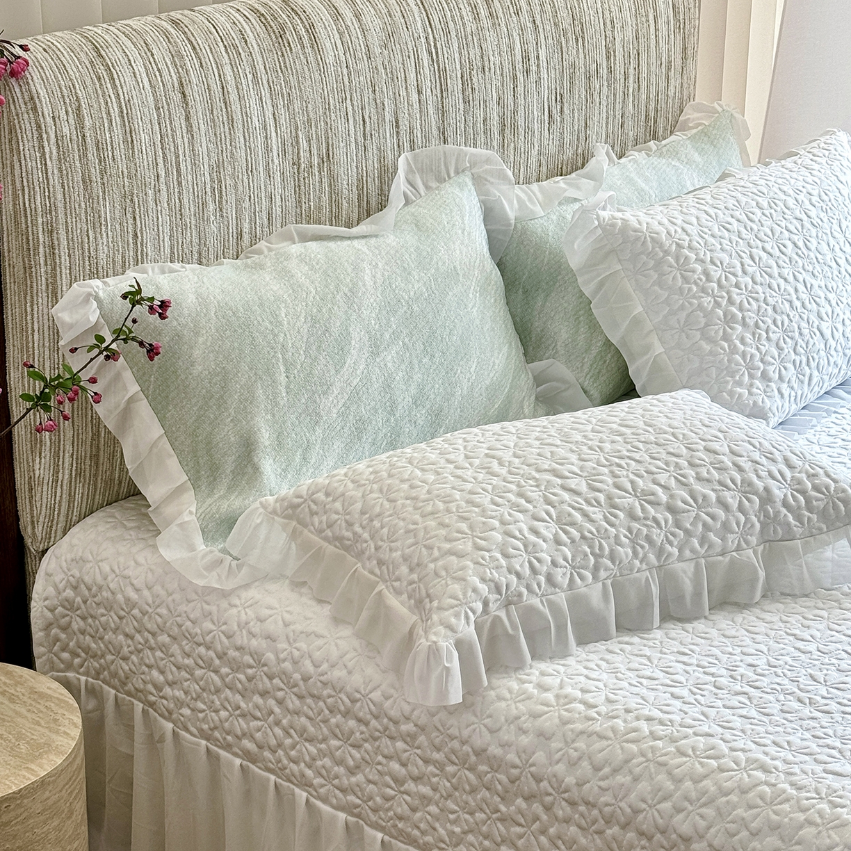 91家纺网 家纺一手货源 找家纺 傲蕾良品 2026新款韩国高分子冰丝软凉席【床裙款】 半亩花田