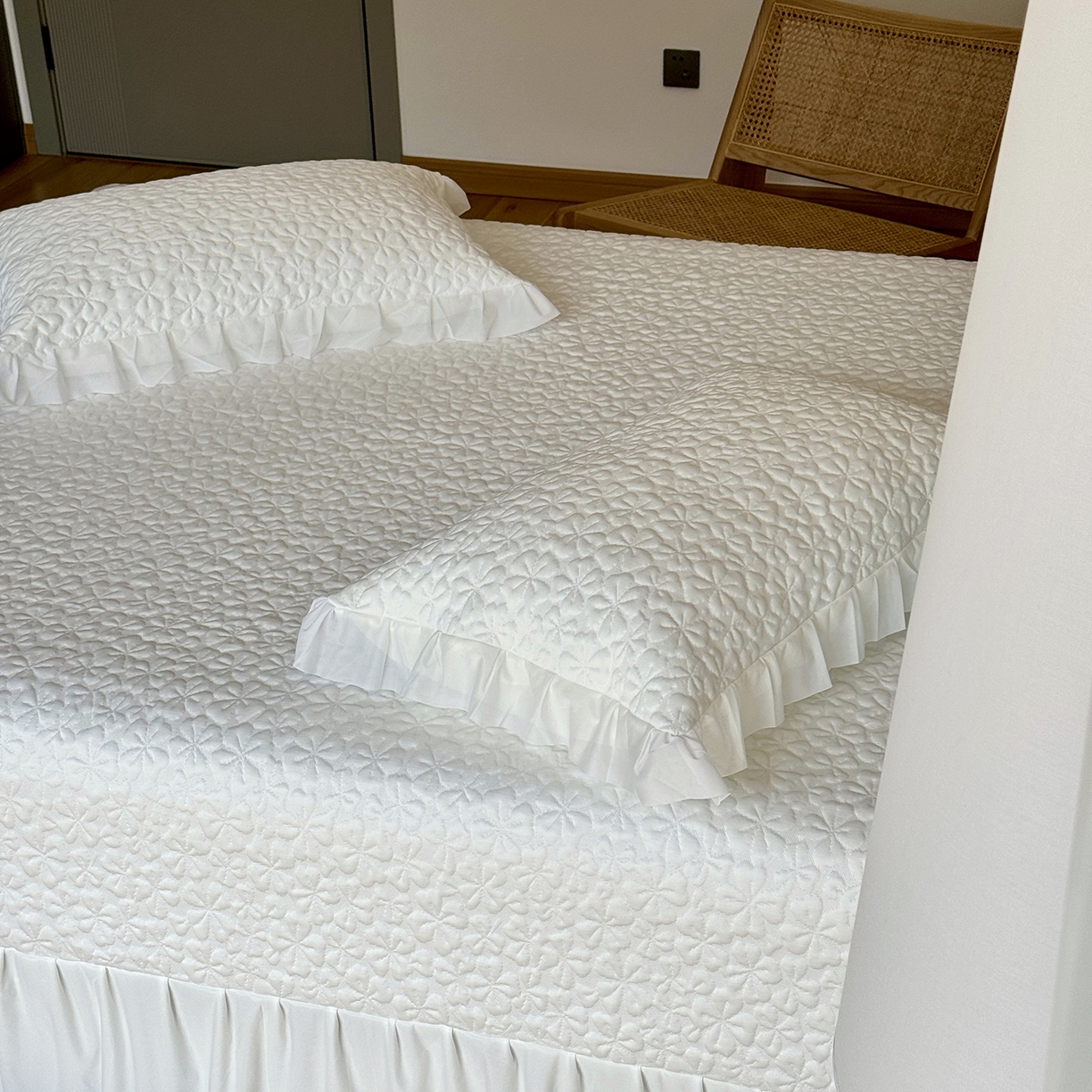 91家纺网 家纺一手货源 找家纺 傲蕾良品 2026新款韩国高分子冰丝软凉席【床裙款】 半亩花田