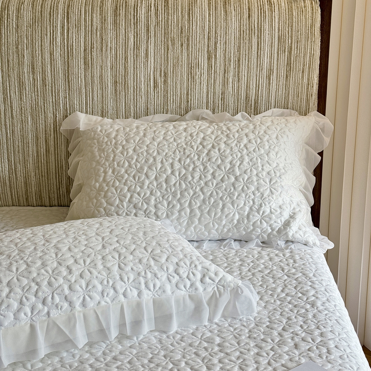 91家纺网 家纺一手货源 找家纺 傲蕾良品 2026新款韩国高分子冰丝软凉席【床裙款】 半亩花田