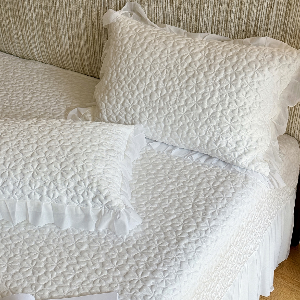 91家纺网 家纺一手货源 找家纺 傲蕾良品 2026新款韩国高分子冰丝软凉席【床裙款】 半亩花田