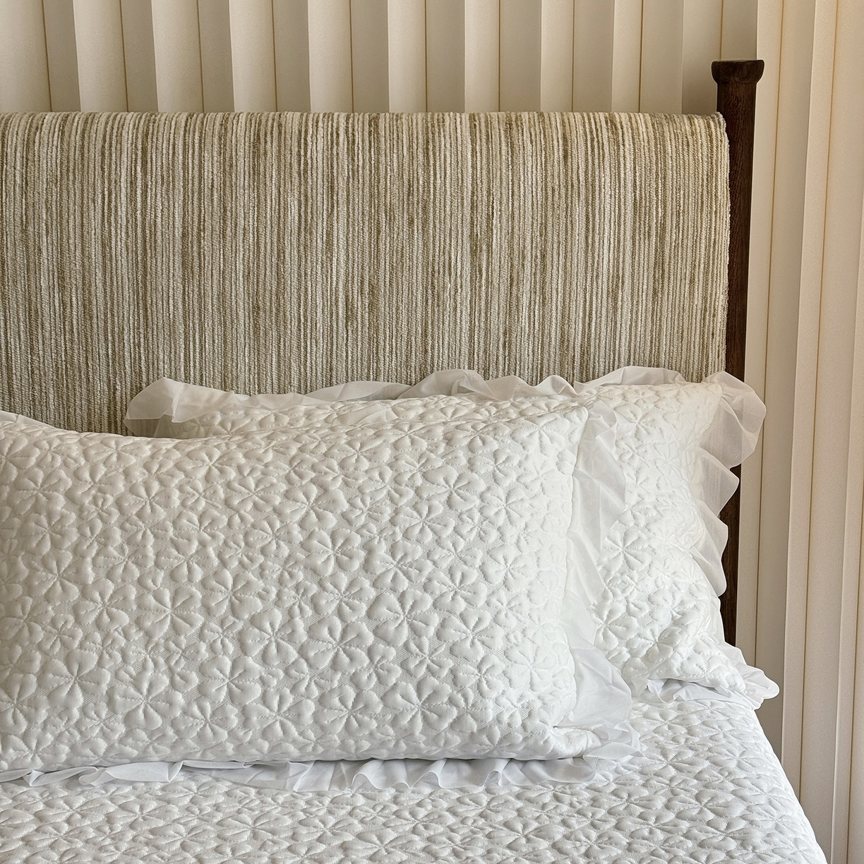 91家纺网 家纺一手货源 找家纺 傲蕾良品 2026新款韩国高分子冰丝软凉席【床裙款】 半亩花田