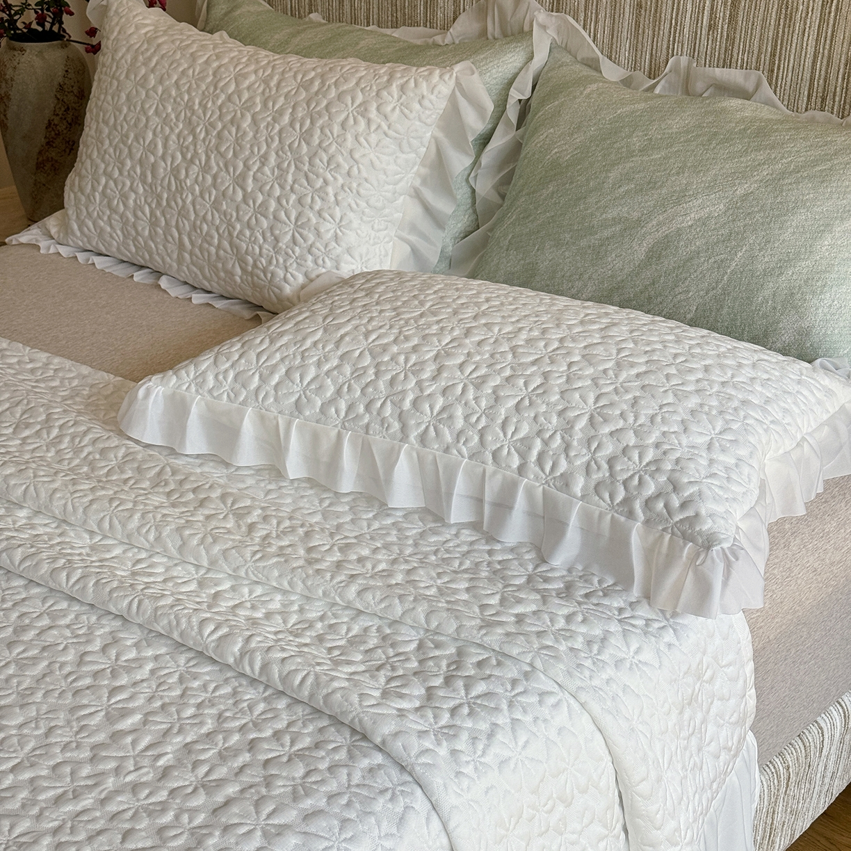 91家纺网 家纺一手货源 找家纺 傲蕾良品 2026新款韩国高分子冰丝软凉席【床裙款】 半亩花田