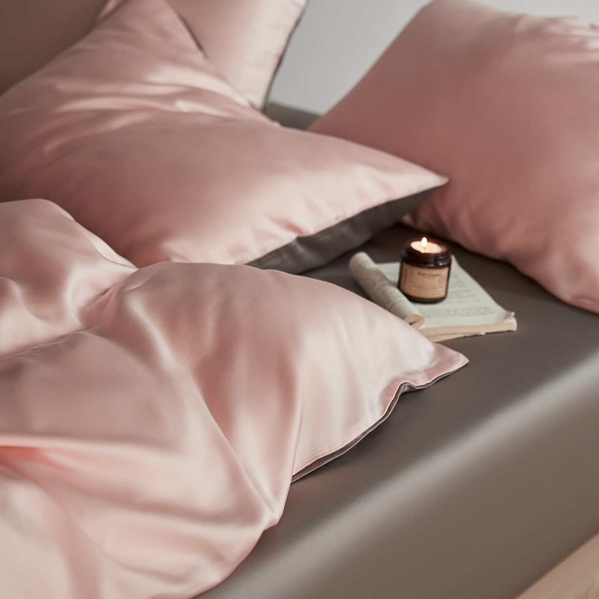 91家纺网 家纺一手货源 找家纺 轩和家居 2026新款60支奥地利兰精天丝四件套 告白粉+伯爵灰