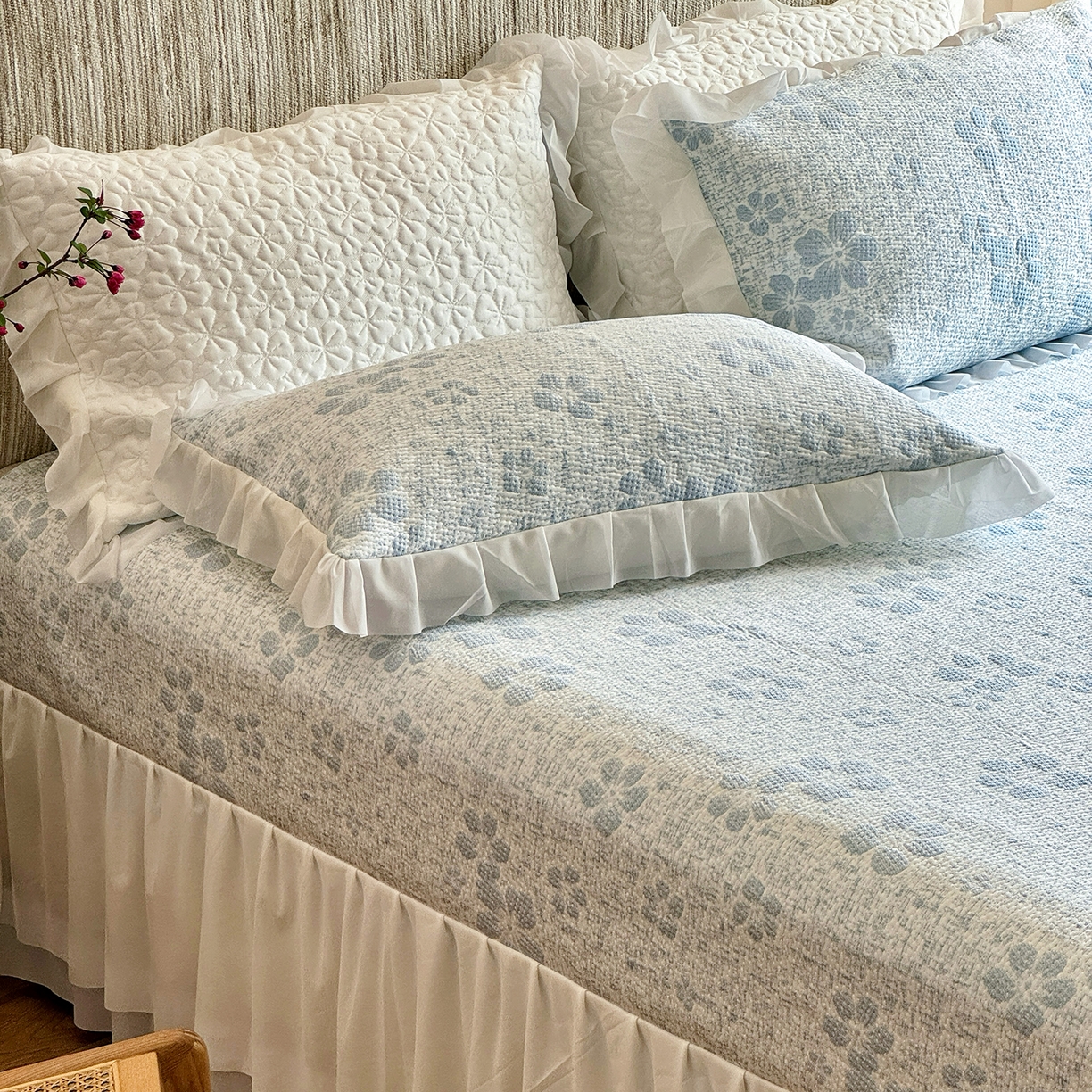 91家纺网 家纺一手货源 找家纺 傲蕾良品 2026新款韩国高分子冰丝软凉席【床裙款】 冰蓝花叙