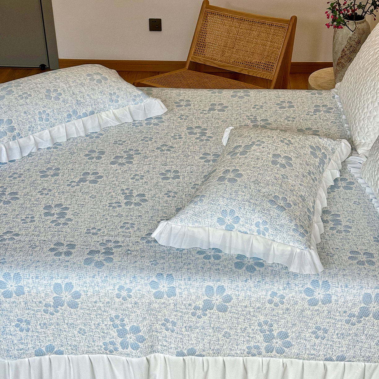 91家纺网 家纺一手货源 找家纺 傲蕾良品 2026新款韩国高分子冰丝软凉席【床裙款】 冰蓝花叙