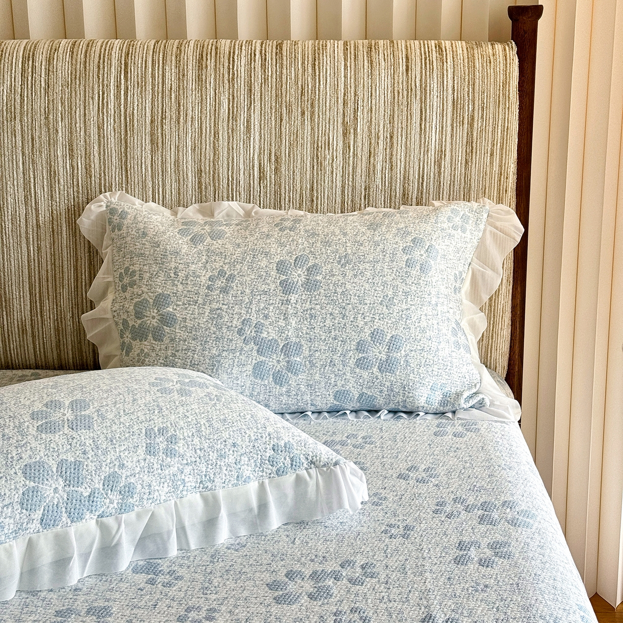 91家纺网 家纺一手货源 找家纺 傲蕾良品 2026新款韩国高分子冰丝软凉席【床裙款】 冰蓝花叙