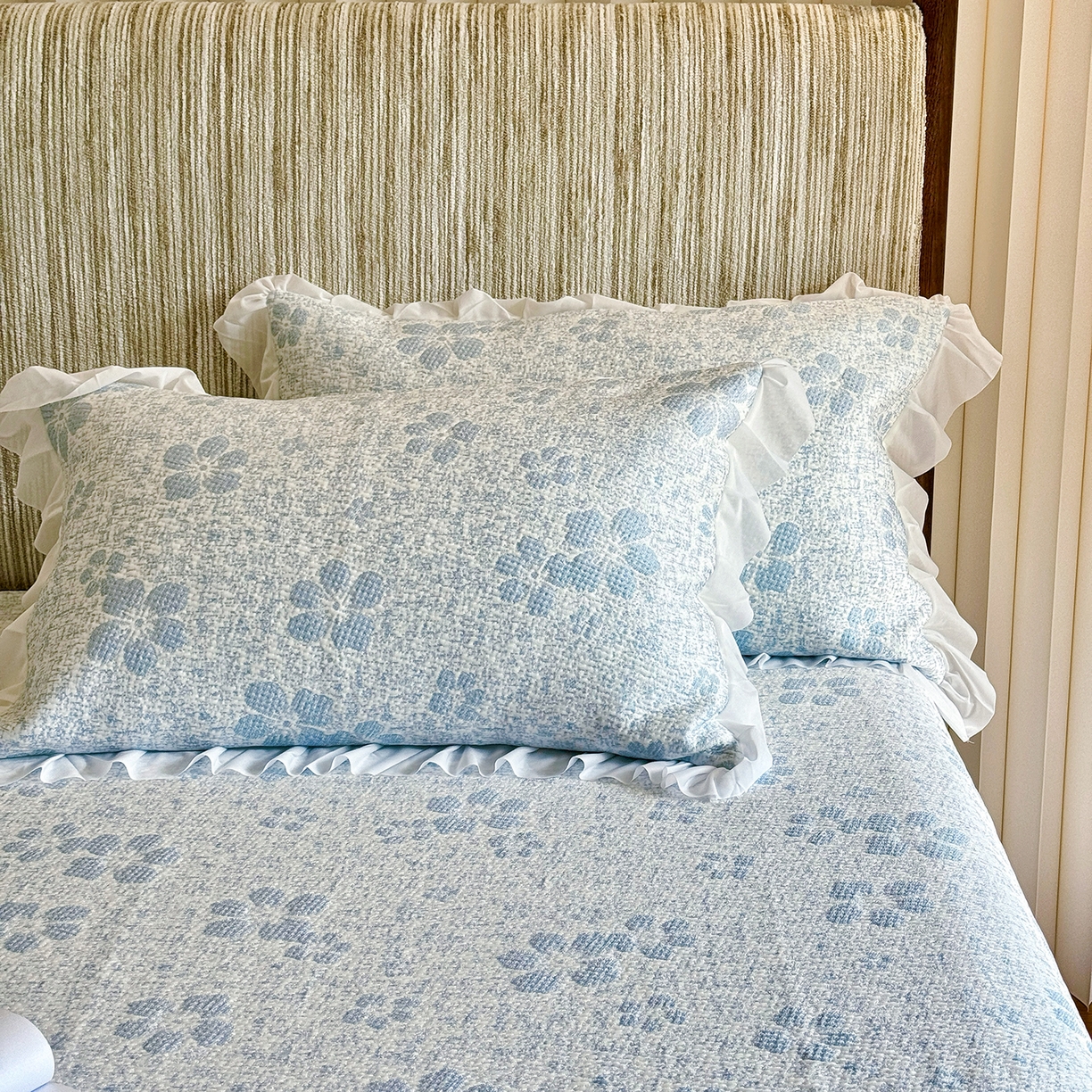 91家纺网 家纺一手货源 找家纺 傲蕾良品 2026新款韩国高分子冰丝软凉席【床裙款】 冰蓝花叙