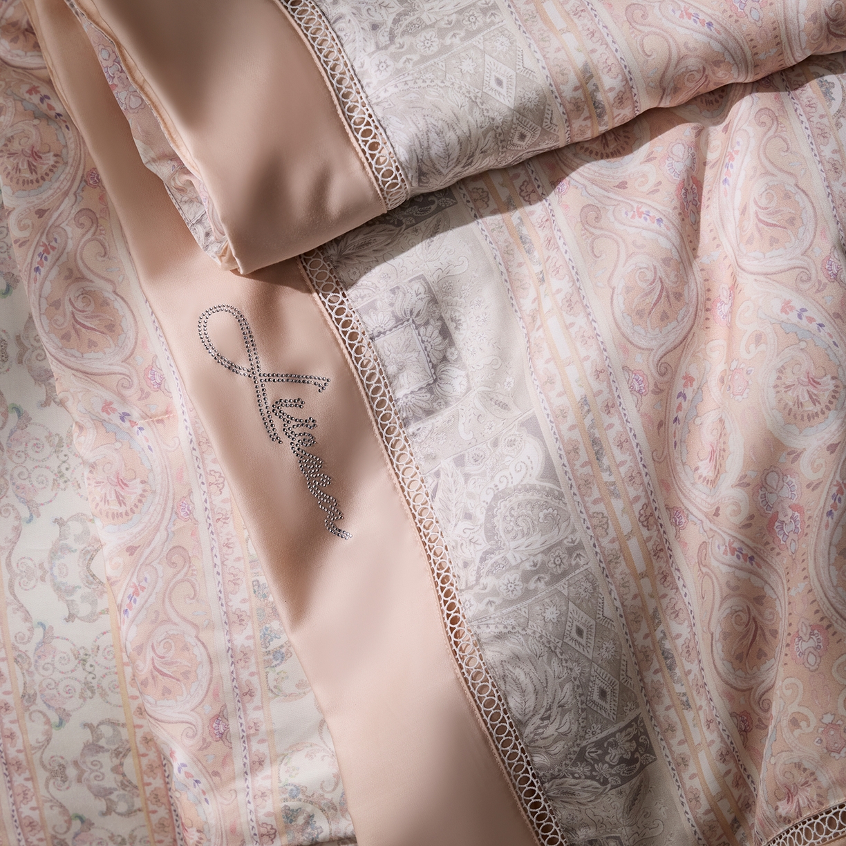 91家纺网 家纺一手货源 找家纺 丽笙被芯 2026新款兰精天丝数码印花蚕丝镂空夏被夏凉被空调被 伊莉安