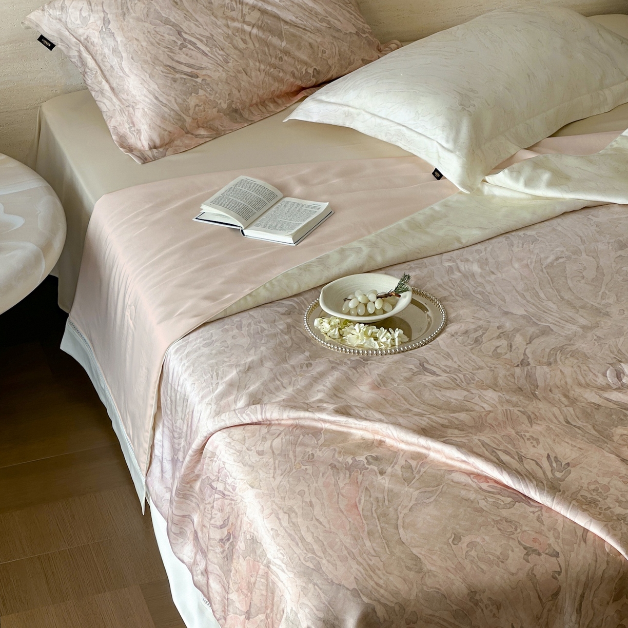 91家纺网 家纺一手货源 找家纺 丽笙被芯 2026新款A类兰精天丝数码印花Naia镂空夏被夏凉被空调被-系列二 瑟拉