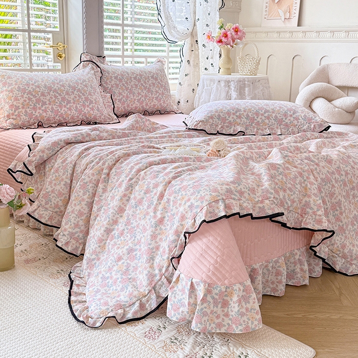 91家纺网 家纺一手货源 找家纺 韩约家纺 2026春夏新款皱皱纱床盖款夏被夏凉被空调被四件套 轻幽花梦