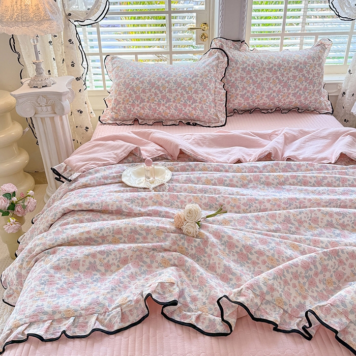 91家纺网 家纺一手货源 找家纺 韩约家纺 2026春夏新款皱皱纱床盖款夏被夏凉被空调被四件套 轻幽花梦