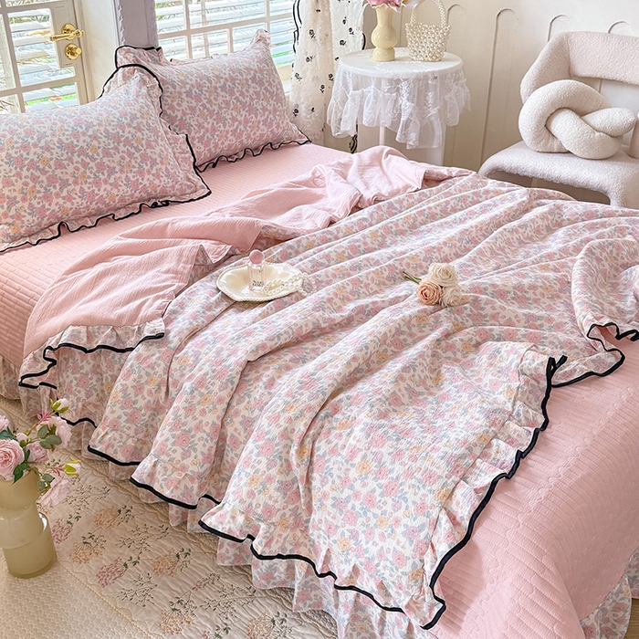 91家纺网 家纺一手货源 找家纺 韩约家纺 2026春夏新款皱皱纱床盖款夏被夏凉被空调被四件套 轻幽花梦