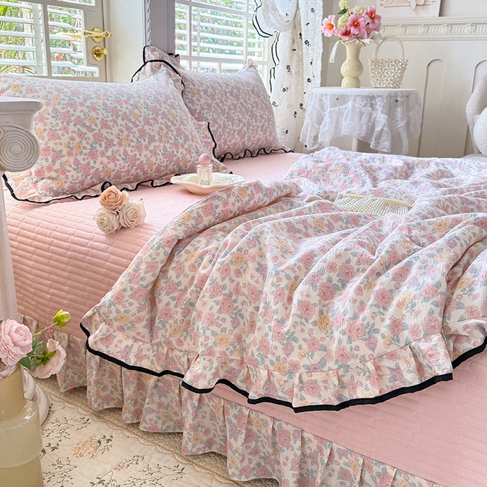 91家纺网 家纺一手货源 找家纺 韩约家纺 2026春夏新款皱皱纱床盖款夏被夏凉被空调被四件套 轻幽花梦