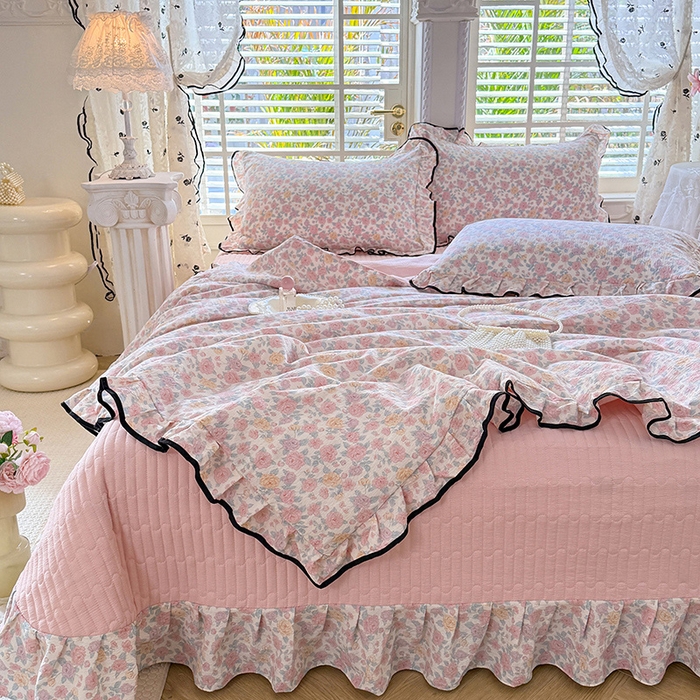 91家纺网 家纺一手货源 找家纺 韩约家纺 2026春夏新款皱皱纱床盖款夏被夏凉被空调被四件套 轻幽花梦