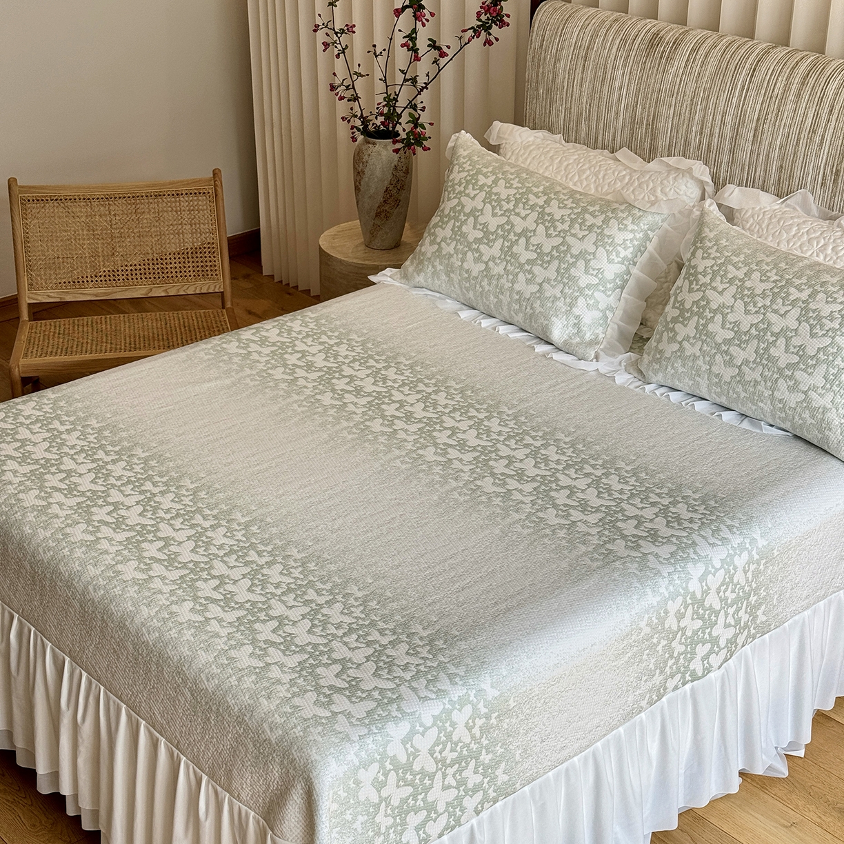 91家纺网 家纺一手货源 找家纺 傲蕾良品 2026新款韩国高分子冰丝软凉席【床裙款】 绿蝶漫舞