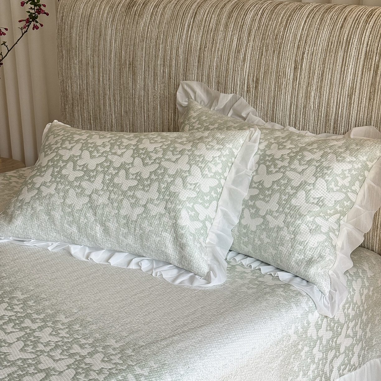 91家纺网 家纺一手货源 找家纺 傲蕾良品 2026新款韩国高分子冰丝软凉席【床裙款】 绿蝶漫舞