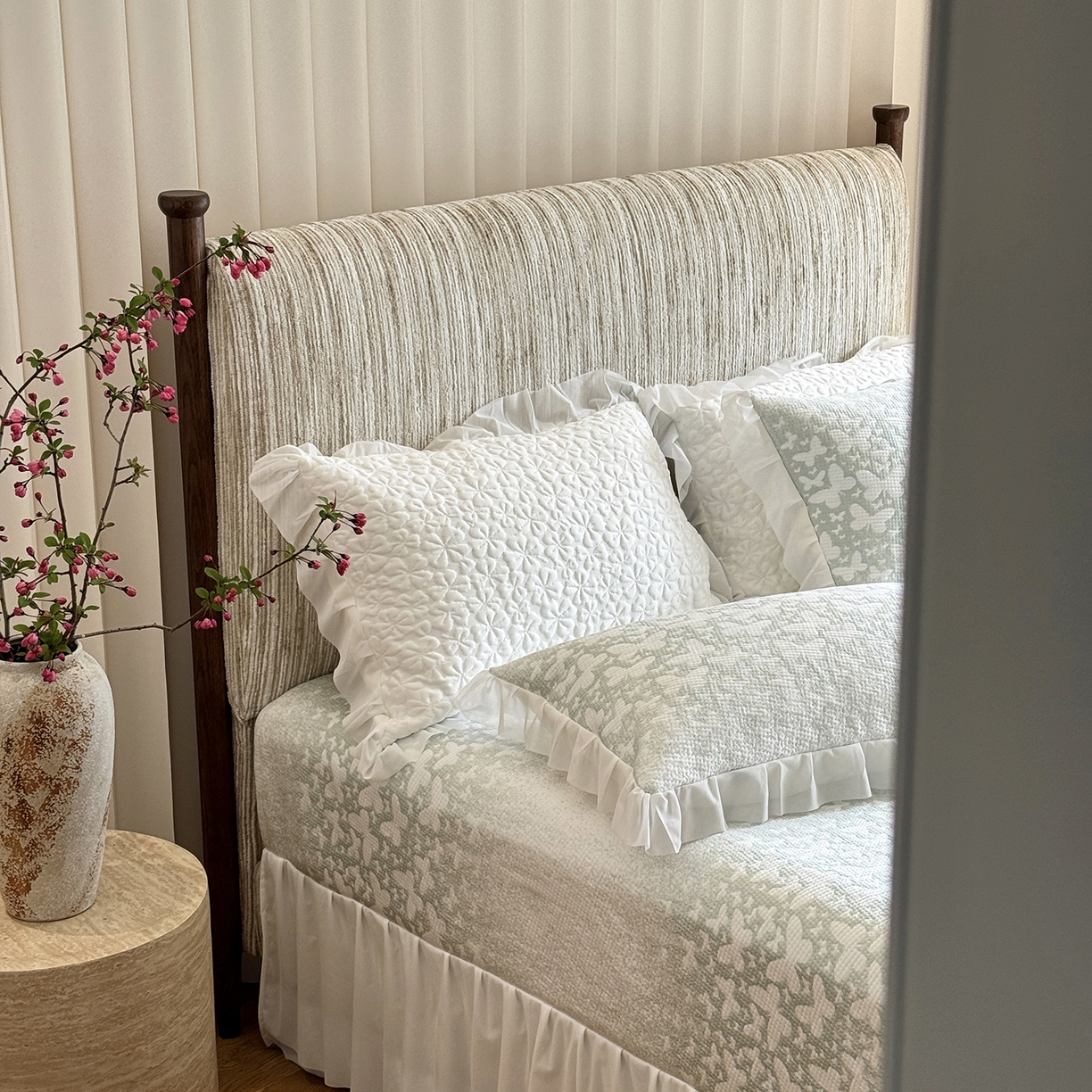 91家纺网 家纺一手货源 找家纺 傲蕾良品 2026新款韩国高分子冰丝软凉席【床裙款】 绿蝶漫舞