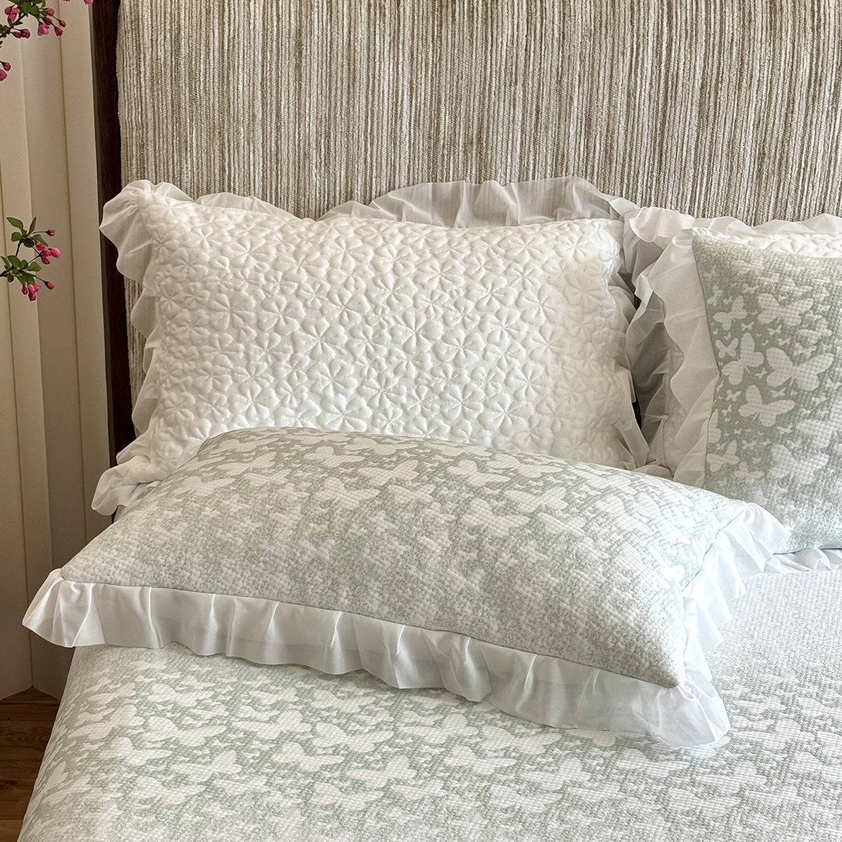 91家纺网 家纺一手货源 找家纺 傲蕾良品 2026新款韩国高分子冰丝软凉席【床裙款】 绿蝶漫舞