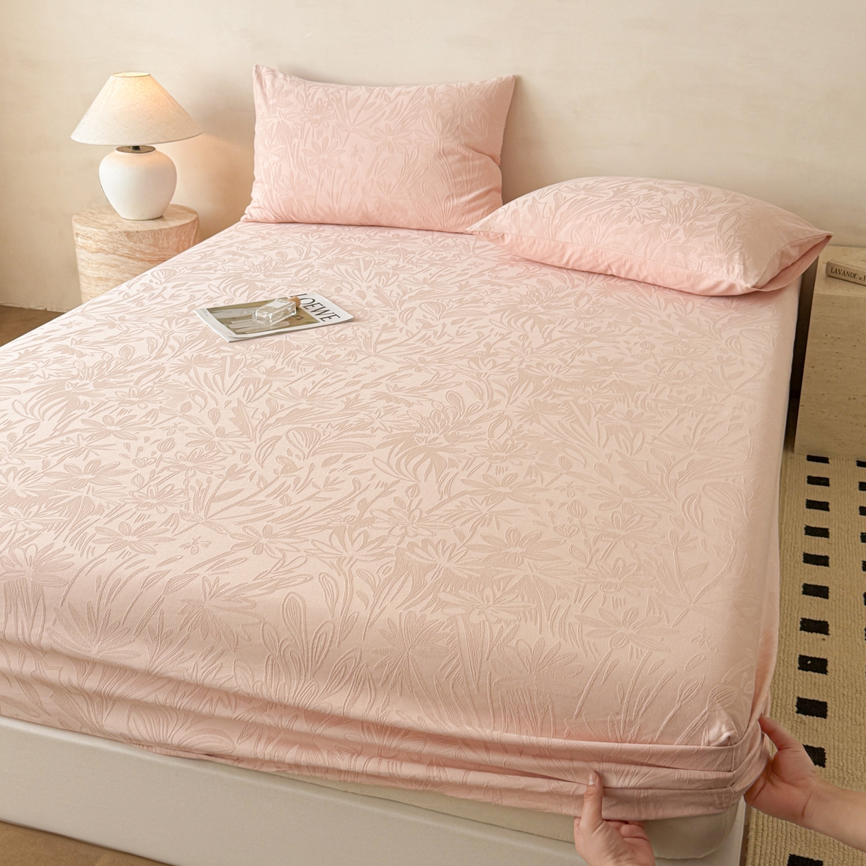 91家纺网 家纺一手货源 找家纺 （总）眠博士 2026新款60S水洗立体提花床笠-场景二