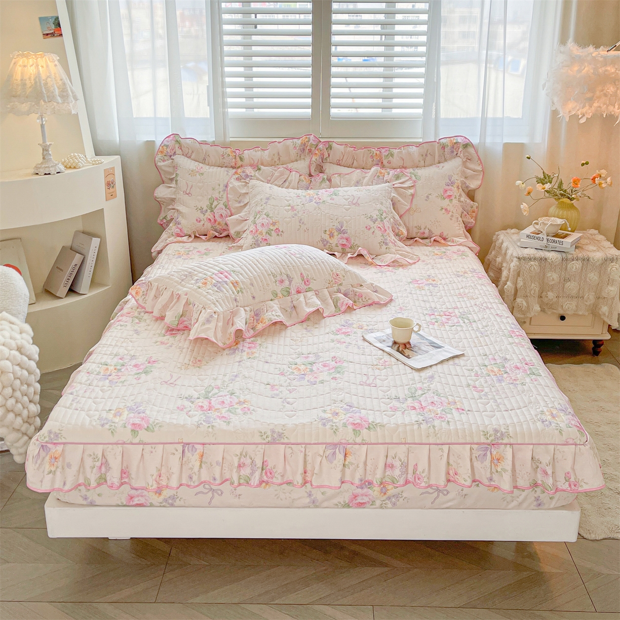 91家纺网 家纺一手货源 找家纺 宜凡家纺 2026新款全棉印花夹棉花边床笠四件套 玉容昭婉