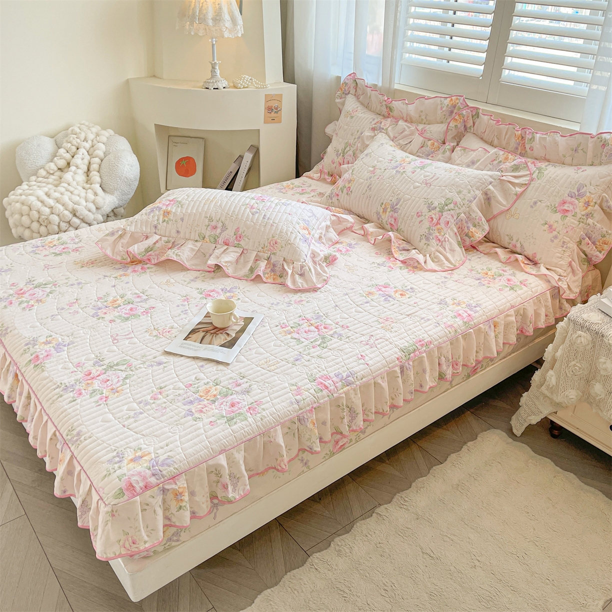 91家纺网 家纺一手货源 找家纺 宜凡家纺 2026新款全棉印花夹棉花边床笠四件套 玉容昭婉