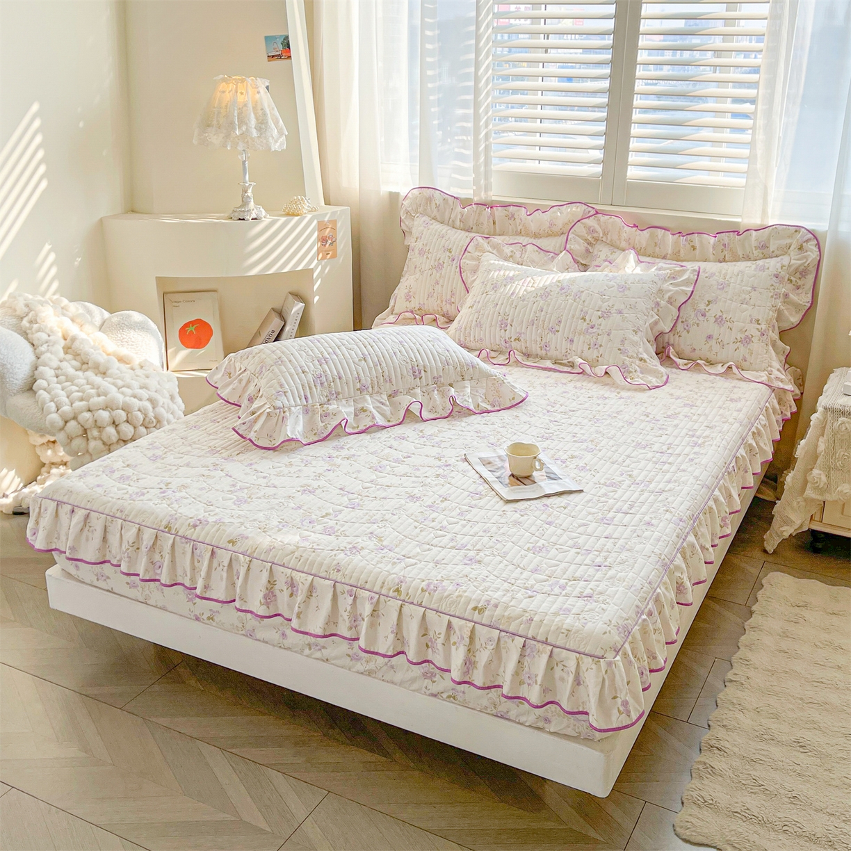 91家纺网 家纺一手货源 找家纺 宜凡家纺 2026新款全棉印花夹棉花边床笠四件套 海棠之恋