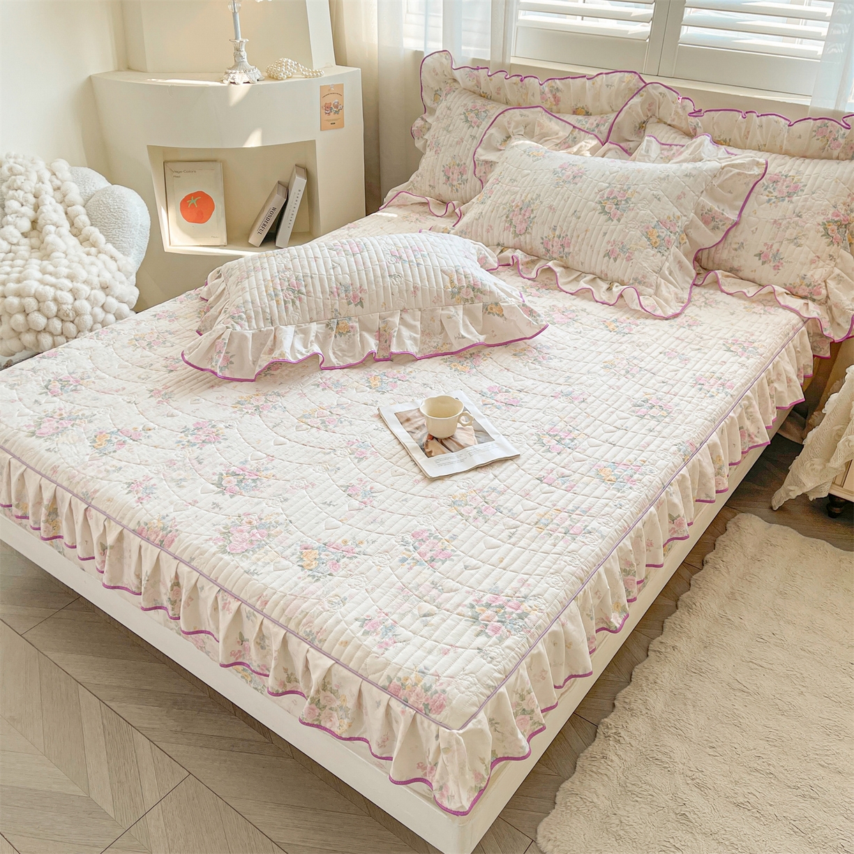 91家纺网 家纺一手货源 找家纺 宜凡家纺 2026新款全棉印花夹棉花边床笠四件套 镜花映月