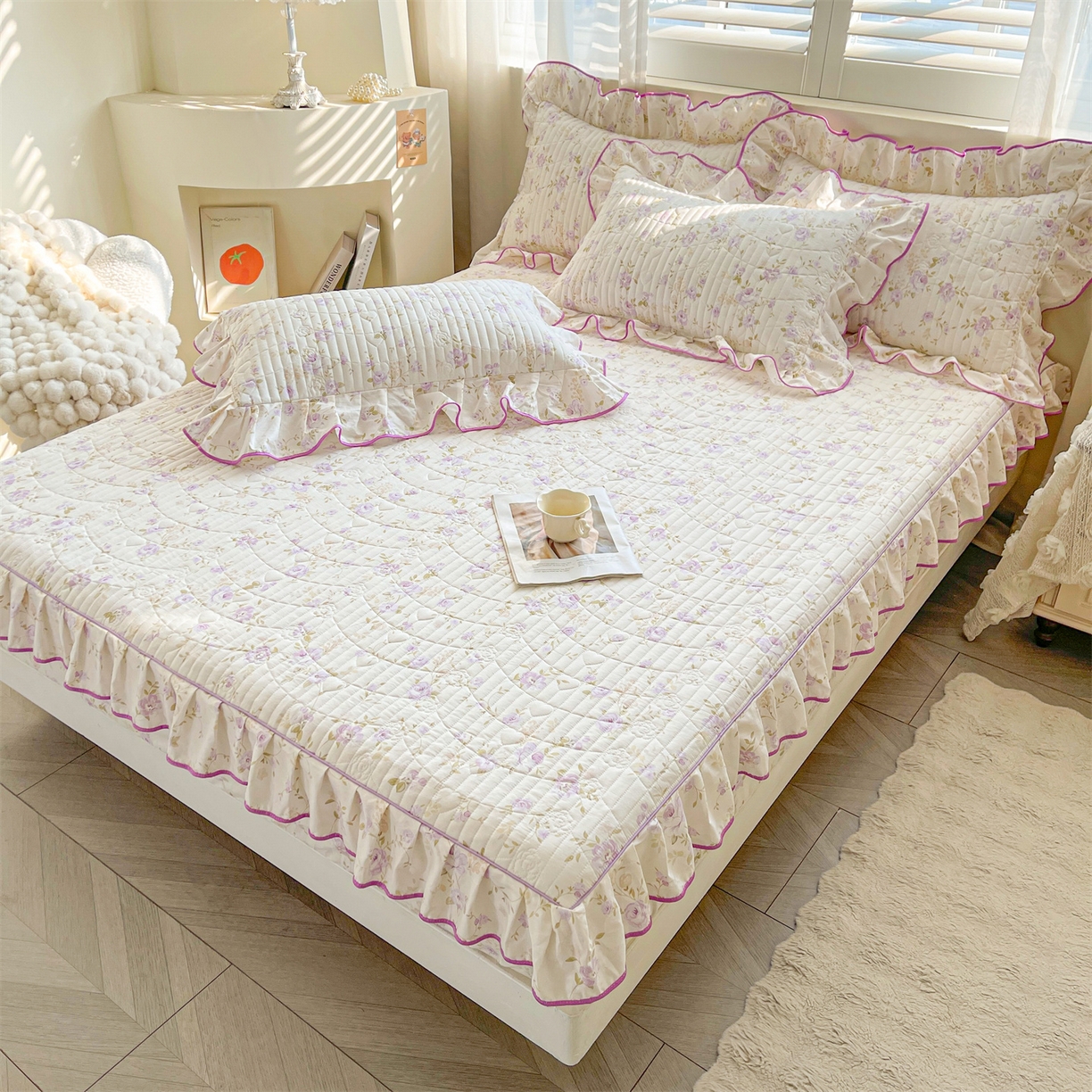 91家纺网 家纺一手货源 找家纺 宜凡家纺 2026新款全棉印花夹棉花边床笠四件套 海棠之恋