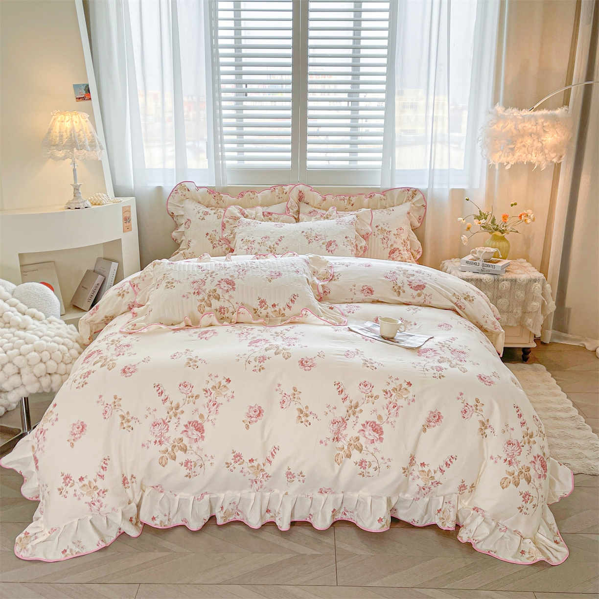 91家纺网 家纺一手货源 找家纺 宜凡家纺 2026新款全棉印花夹棉花边床笠四件套 水苏栀清