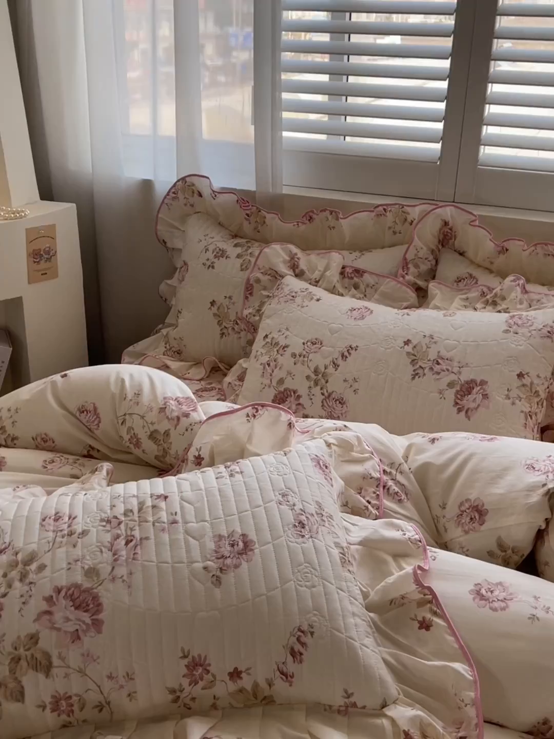 91家纺网 家纺一手货源 找家纺 宜凡家纺 2026新款全棉印花夹棉花边床笠四件套 水苏栀清