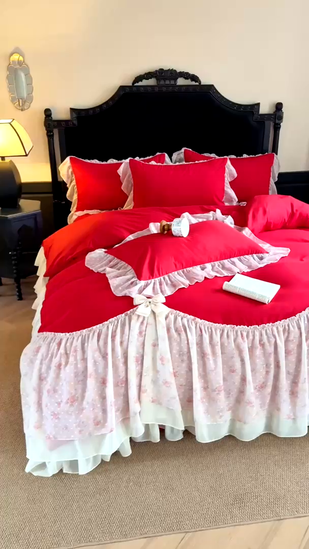 91家纺网 家纺一手货源 找家纺 富盛家纺 2026新款水洗亲肤棉雪纺蕾丝刺绣法式床裙韩版四件套 浪漫主义-大红