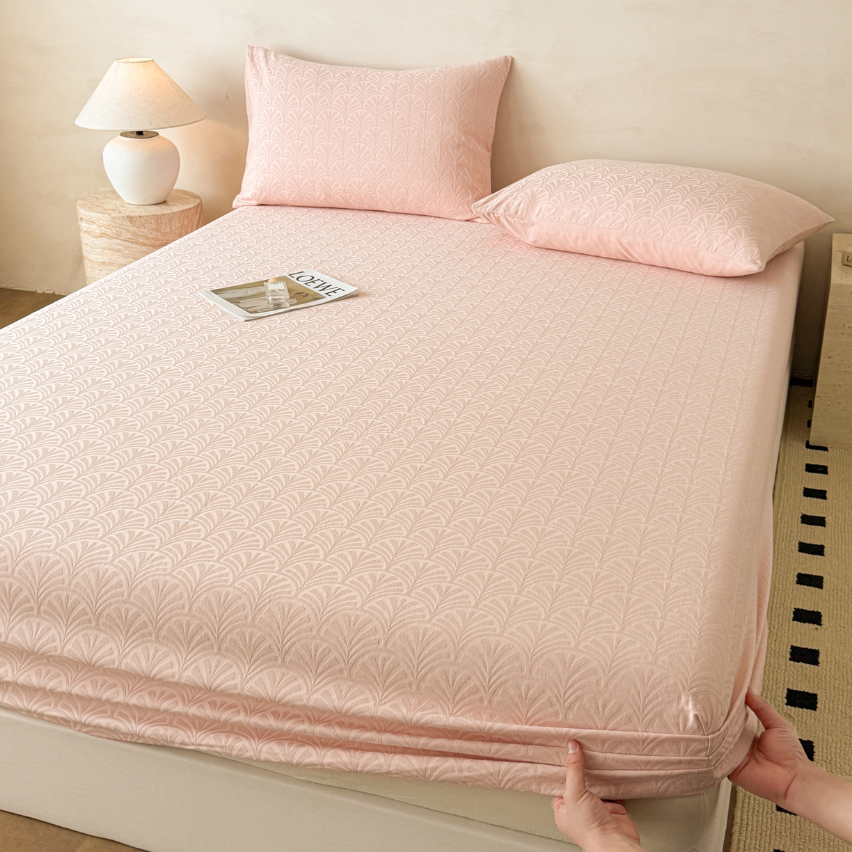 91家纺网 家纺一手货源 找家纺 （总）眠博士 2026新款60S水洗立体提花床笠-场景二