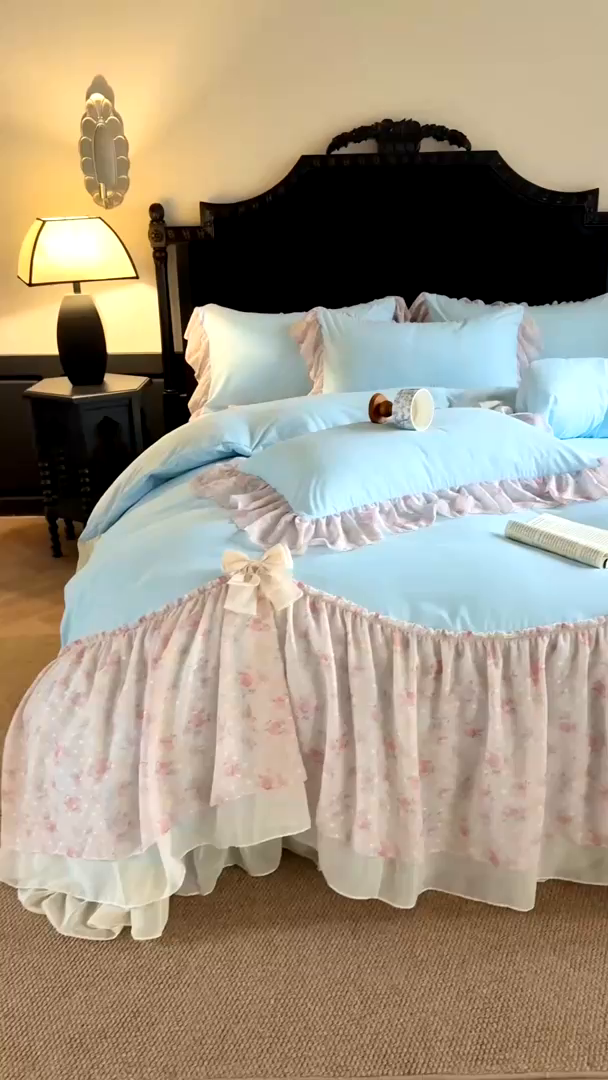 91家纺网 家纺一手货源 找家纺 富盛家纺 2026新款水洗亲肤棉雪纺蕾丝刺绣法式床裙韩版四件套 浪漫主义-蓝