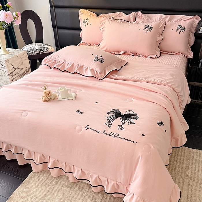 91家纺网 家纺一手货源 找家纺 绒棉世家 2026春夏新款多功能夏被床盖四件套刺绣 赫本-粉