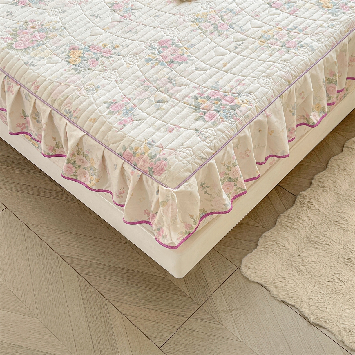 91家纺网 家纺一手货源 找家纺 宜凡家纺 2026新款全棉印花夹棉花边床笠三件套 镜花映月