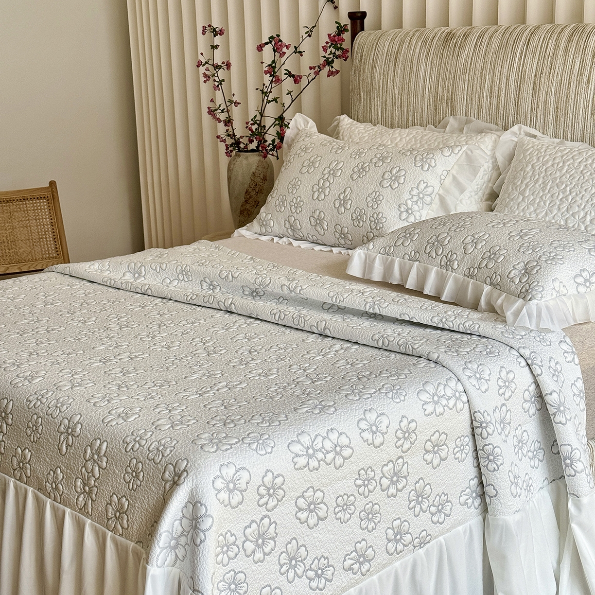 91家纺网 家纺一手货源 找家纺 傲蕾良品 2026新款韩国高分子冰丝软凉席【床裙款】 素笔描花