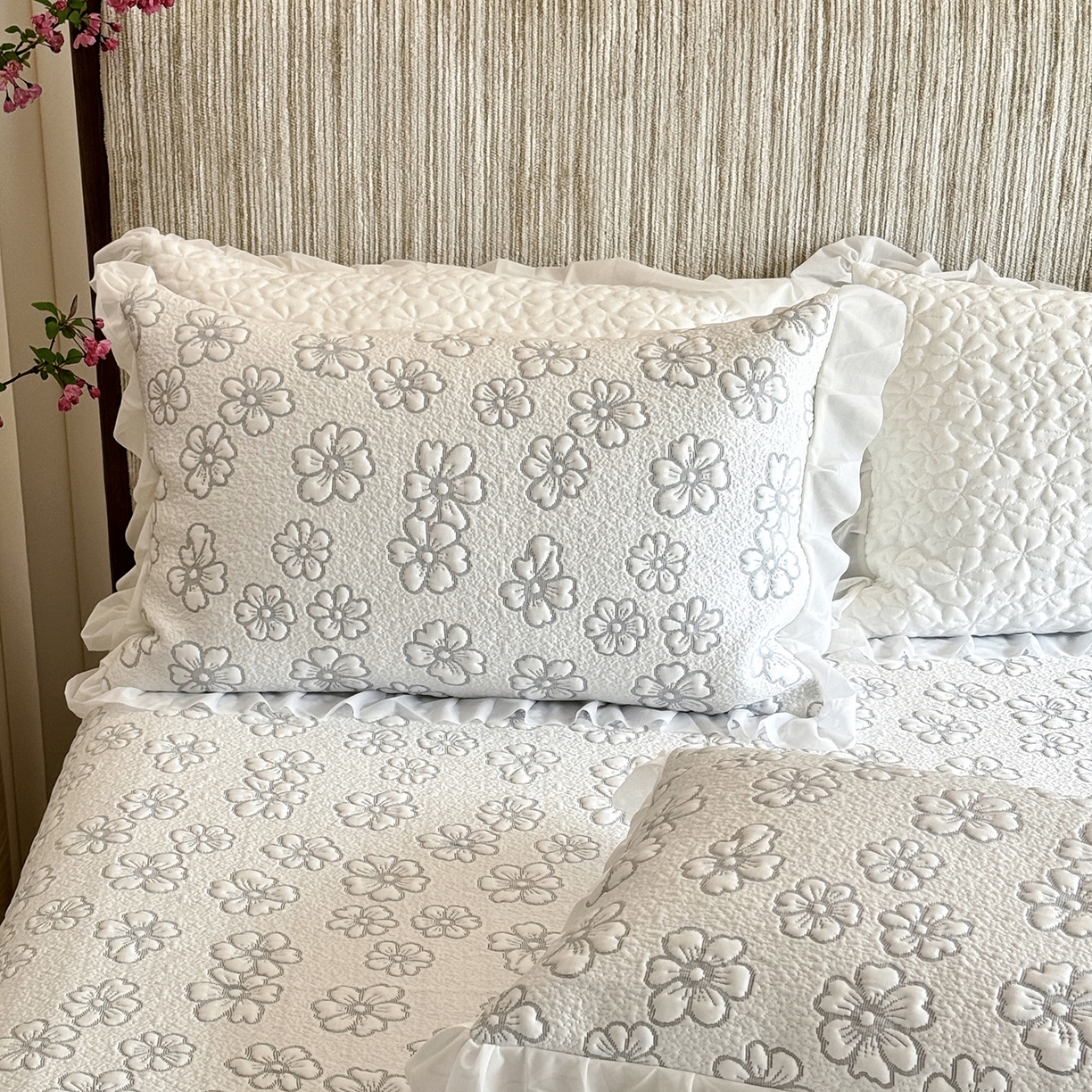 91家纺网 家纺一手货源 找家纺 傲蕾良品 2026新款韩国高分子冰丝软凉席【床裙款】 素笔描花