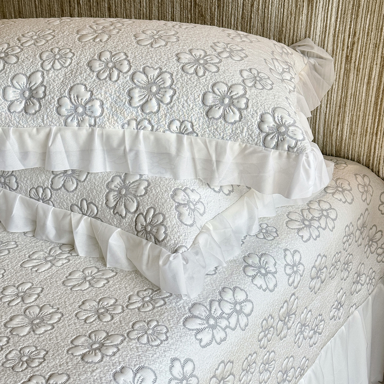 91家纺网 家纺一手货源 找家纺 傲蕾良品 2026新款韩国高分子冰丝软凉席【床裙款】 素笔描花